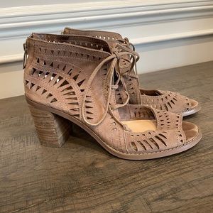 Vince Camuto laser cut suede block heel size 6
